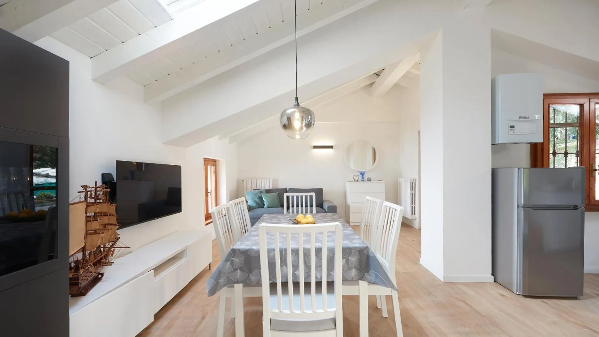 Apartment Perla Azzurra Mit Seezugang Toscolano Maderno Italy